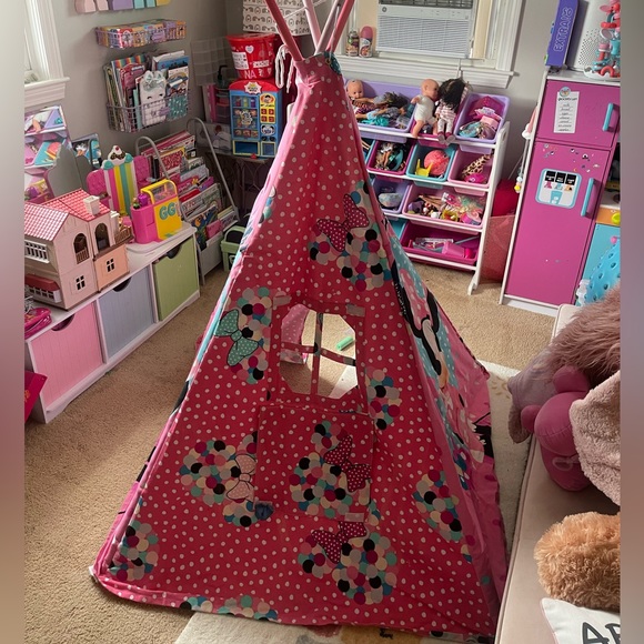 Minnie Mouse teepee tent with wood - Picture 3 of 4